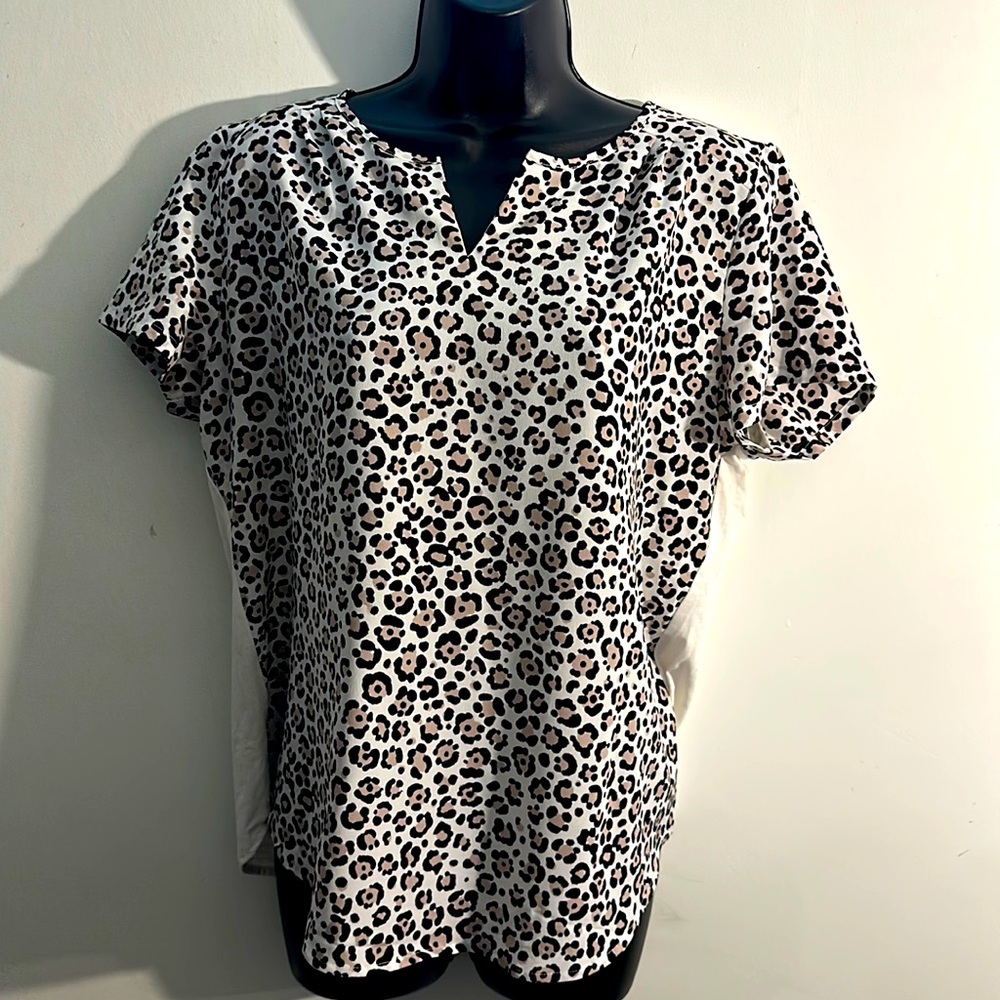 Van Heusen Large leopard print short sleeve blouse w white back & v cut out
